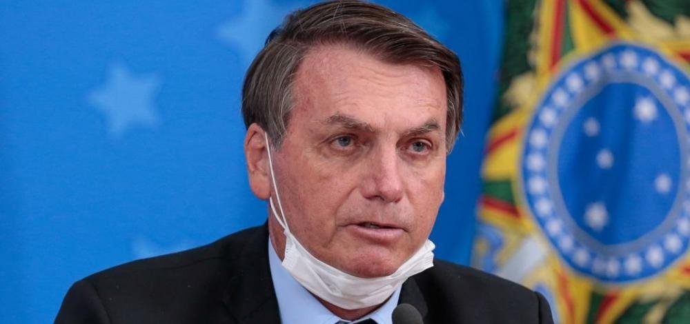 Bolsonaro pede desculpas após associar vacina contra Covid-19 a 