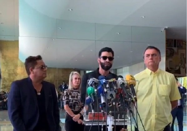 Gusttavo Lima e Leonardo reforçam apoio a Bolsonaro durante coletiva