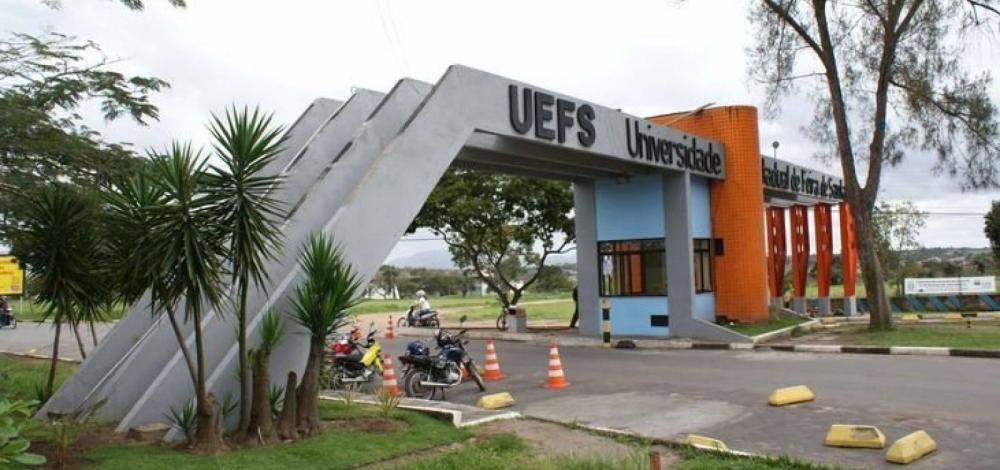 Após invasão à reitoria, Uefs denuncia grupo de extrema-direita e defende democracia