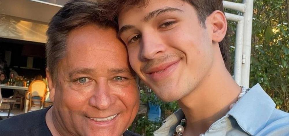 Leonardo declara apoio a Bolsonaro e filho critica: 