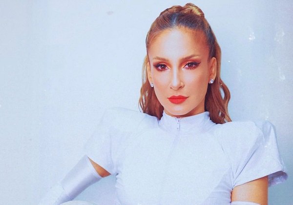 Claudia Leitte passa a seguir André Valadão e revolta fãs