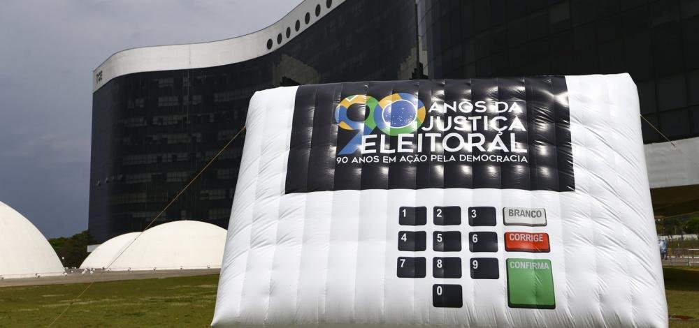 TSE recebe mais de 500 alertas de fake news por dia no segundo turno