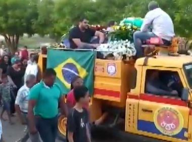 Ibiassucê: Prefeito tem corpo sepultado e município decreta feriado nesta segunda