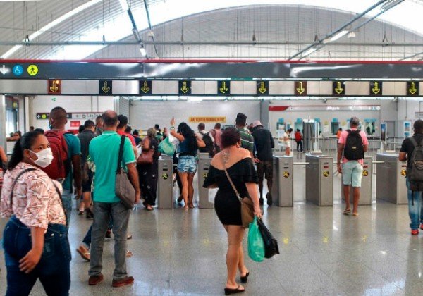 Governo anuncia metrô e ferry boat gratuitos no domingo para 2º turno
