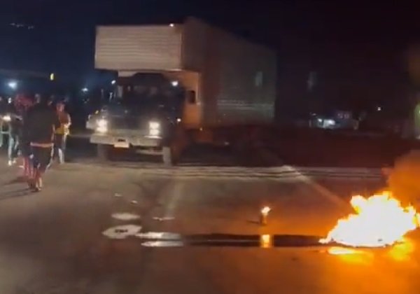 Após determinação de Moraes, vias são liberadas por bolsonaristas na Bahia