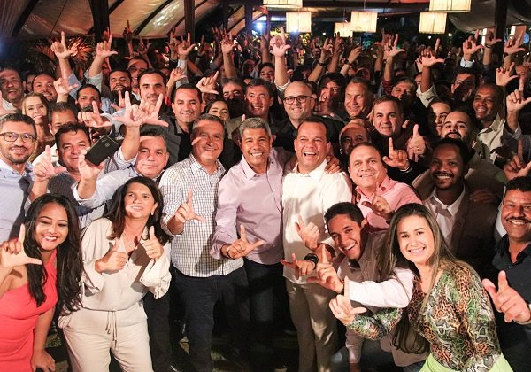 Em encontro com prefeitos, Jerônimo e Geraldo Jr. celebram vitória nas urnas