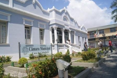 Câmara de Feira deve votar aumento de 44% no salário de prefeito