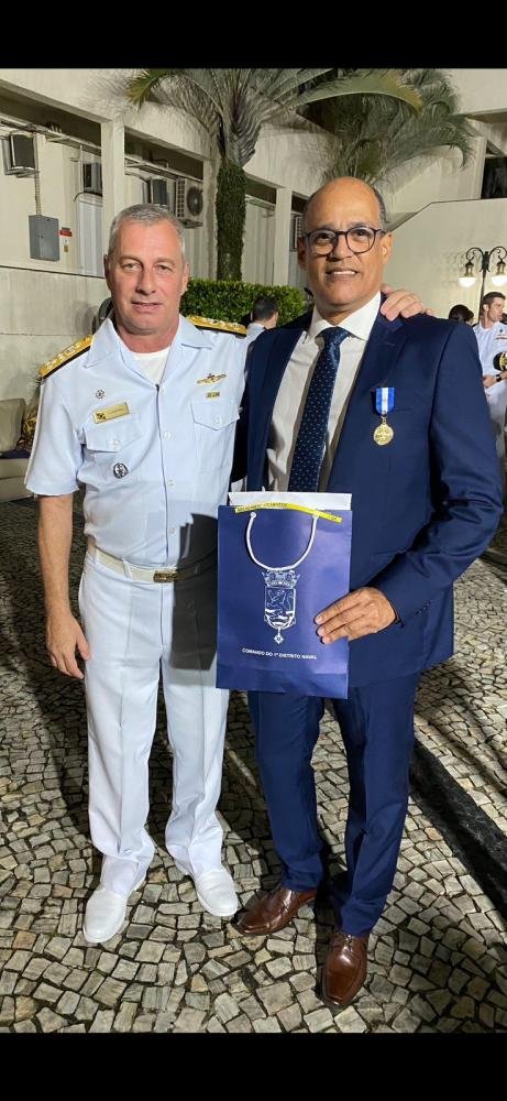 Ex-cirurgião pediatra do HEC recebe homenagem da Marinha do Brasil 