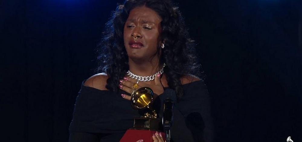 Liniker é primeira artista trans a vencer Grammy Latino 
