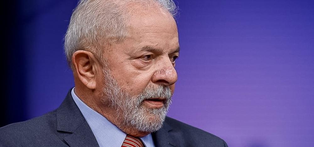 Lula recebe alta após ser internado para retirada de lesão na laringe