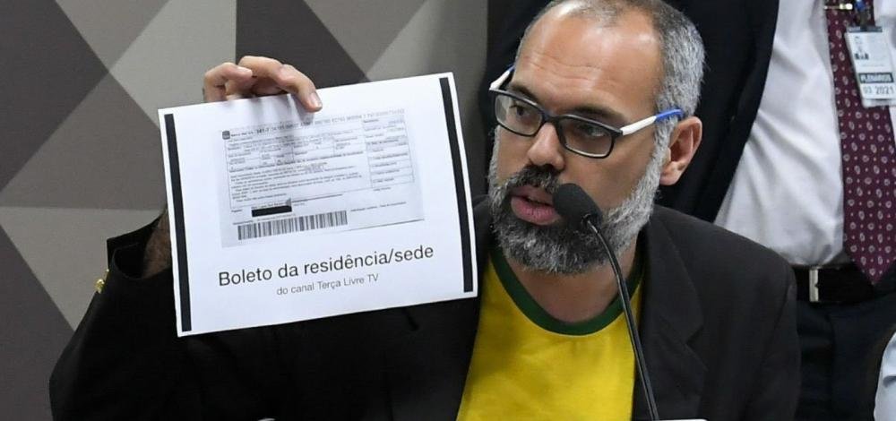 Após determinação do STF, Itamaraty cancela passaporte de blogueiro bolsonarista