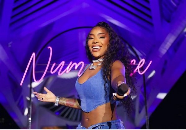 Ludmilla anuncia ‘Numanice’ em alto mar