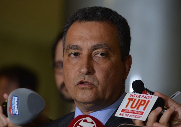 85% das pessoas que procuram leitos de UTI não completaram a vacinação, diz Rui