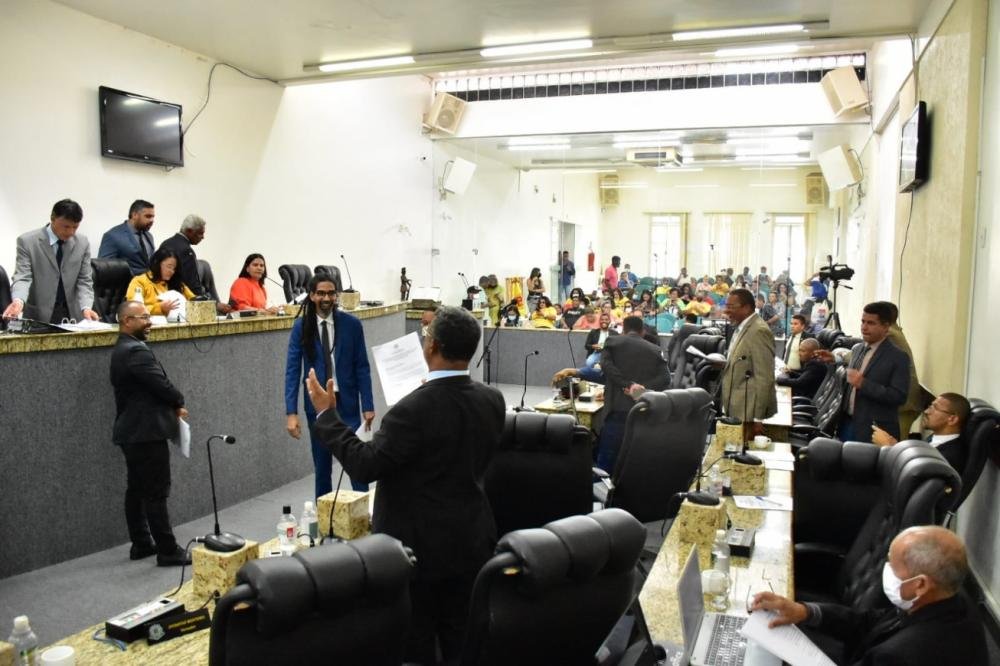 Mantido o veto do prefeito em projeto que obriga a colocação de placa indicativa de locação nos prédios e veículos utilizados pela Prefeitura