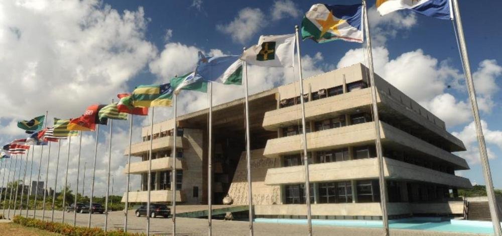 Alba volta a exigir uso de máscara nas dependências da Casa