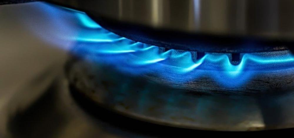 Vazamento de gás de cozinha dentro de imóvel deixa duas pessoas feridas em Vitória da Conquista