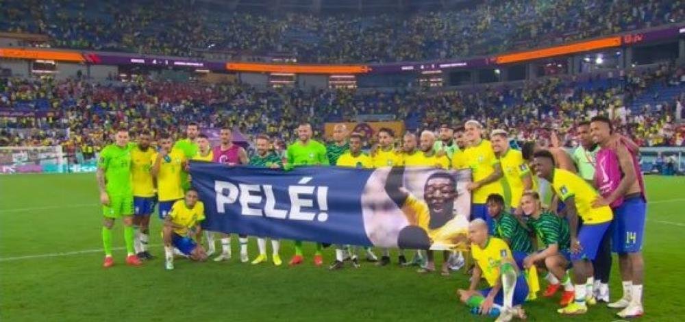 Após vitória sobre Coreia, jogadores da seleção brasileira fazem homenagem a Pelé