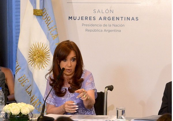 Vice-presidente argentina, Cristina Kirchner é condenada a seis anos de prisão