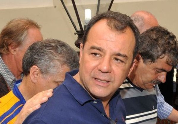 Sérgio Cabral deixa prisão na madrugada desta terça-feira (20)