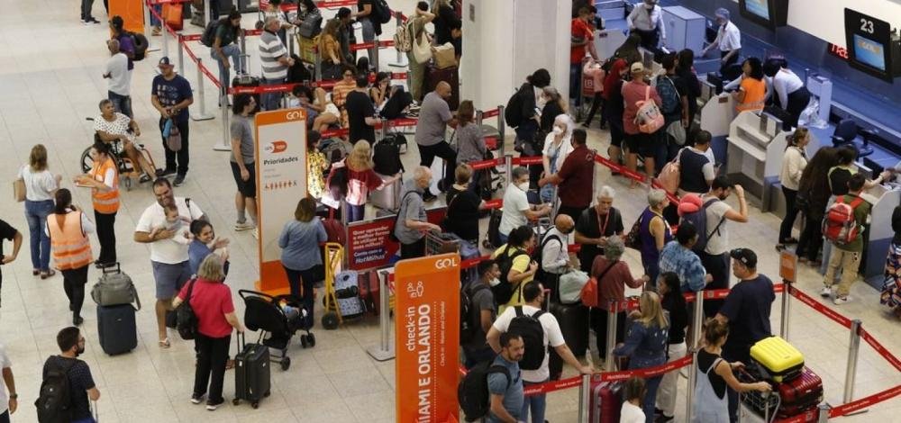 Com impasse nas negociações, greve de pilotos e comissários entra no quinto dia