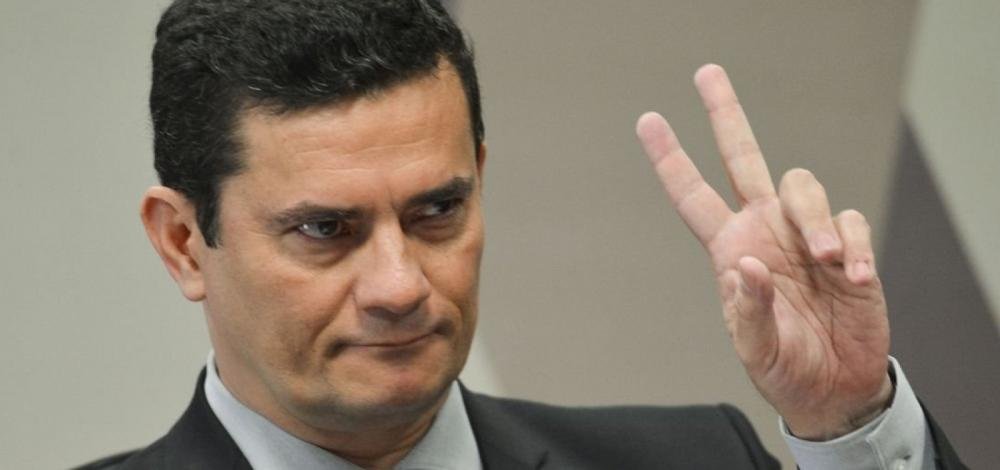 'Se houver irregularidade da minha parte, eu saio', diz Moro