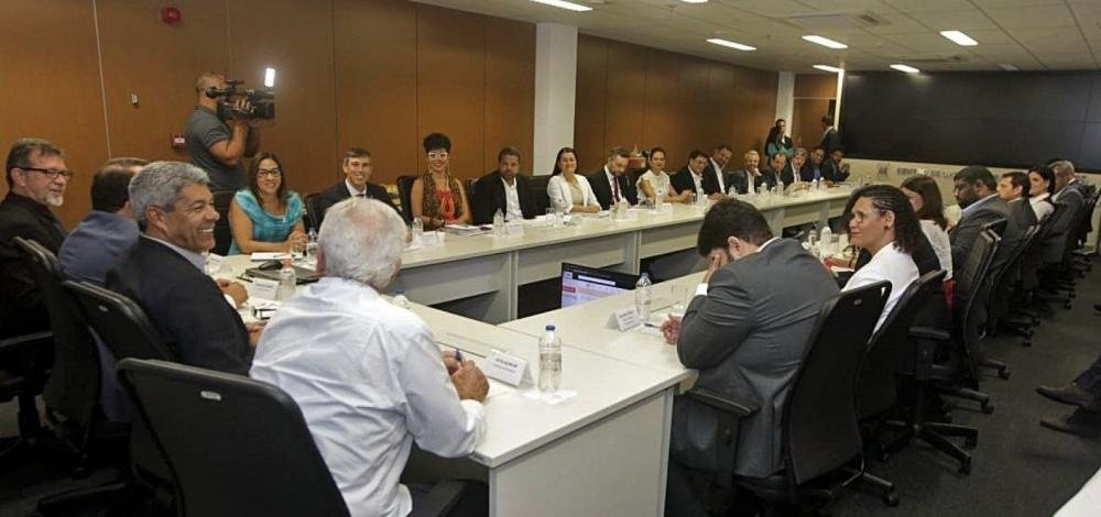 Jerônimo Rodrigues se reúne com secretários recém-empossados para definir metas iniciais do governo