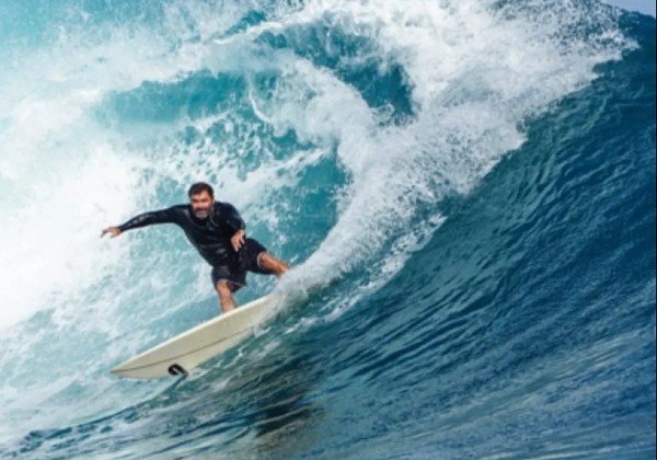 Surfista baiano Márcio Freire morre após cair em praia de Portugal