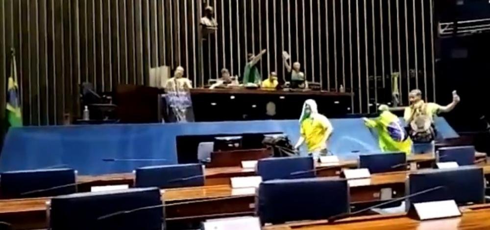 Criminosos tomam as sedes dos Três Poderes em Brasília