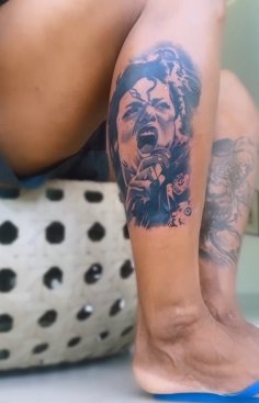 Léo Santana faz tatuagem em homenagem a Michael Jackson; confira