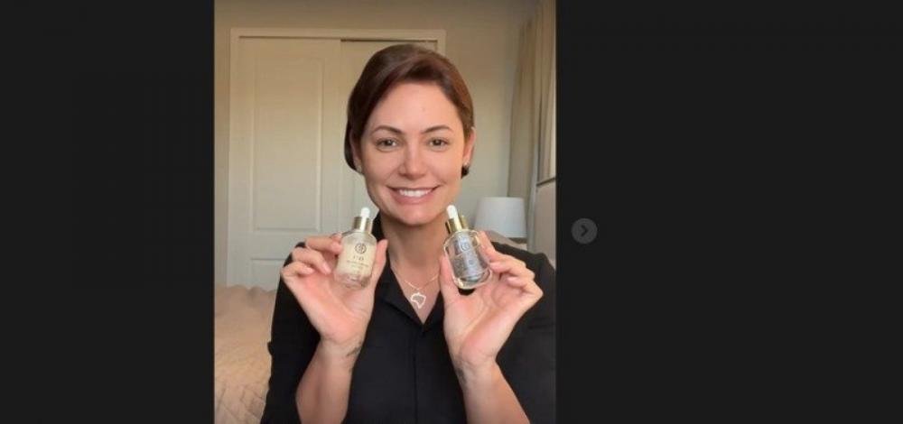 Ex-primeira-dama Michelle Bolsonaro faz publi de cosmético no Instagram