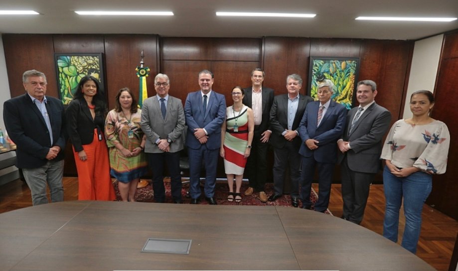 Zé Neto se reúne com ministros para discutir sobre produção de laticínios e cacau da Bahia