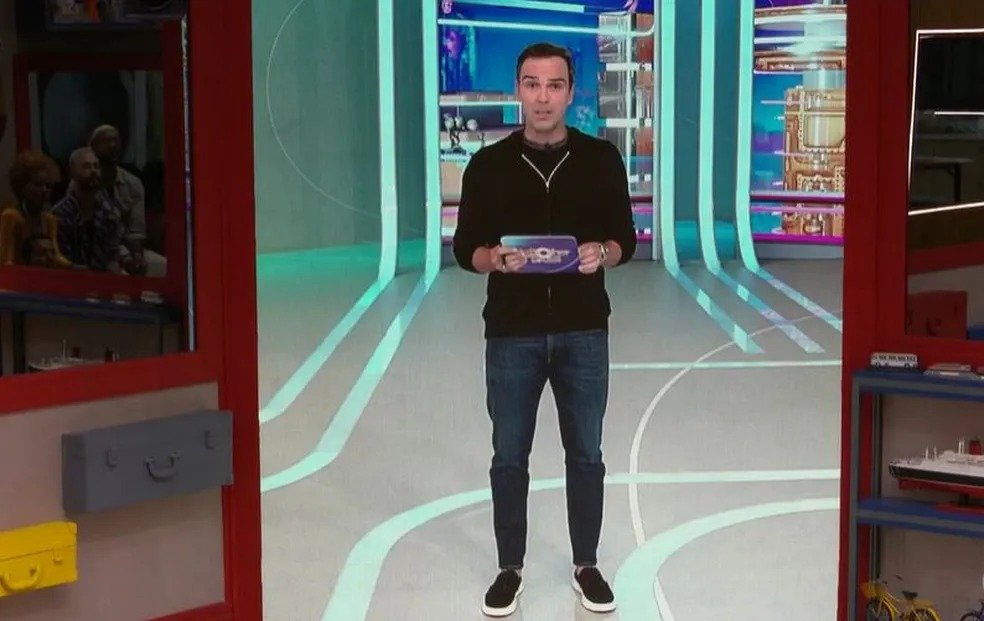 BBB 23: Tadeu Schmidt faz alerta sobre relação entre Bruna Griphao e Gabriel