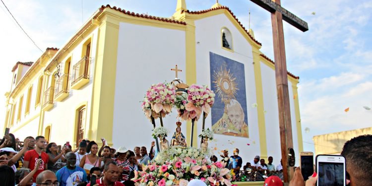 Festa em homenagem a Nossa Senhora das Candeias começa nesta terça-feira, 24.
