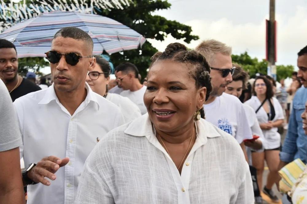 Ministra Margareth Menezes participa da festa de Iemanjá