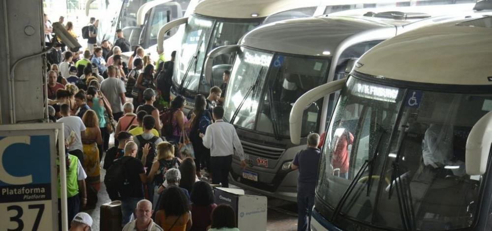 Aeroportos e rodoviárias da Bahia terão horários extras durante Carnaval; confira