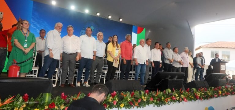 Em Santo Amaro, Lula assina MP que retoma Minha Casa, Minha Vida