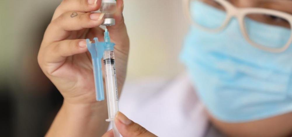Imunizante bivalente contra Covid-19 começa a ser distribuído para os municípios baianos