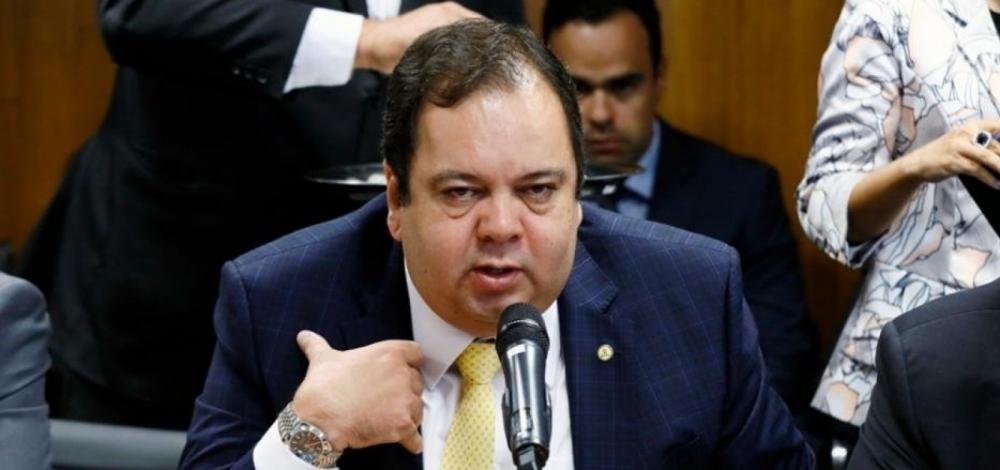 Elmar Nascimento, deputado baiano, é cotado pra disputar a sucessão de Maia