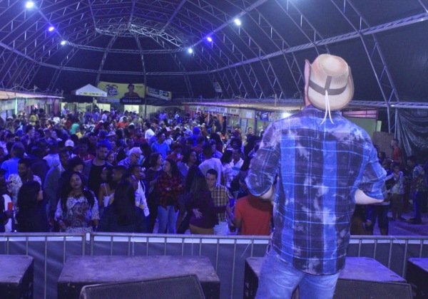 Público lota Vila do Forró em terceiro dia de São João