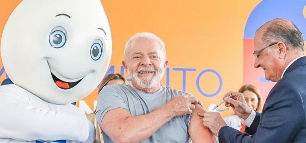 Lula toma 5ª dose da vacina contra Covid-19 e lança campanha nacional pela vacinação