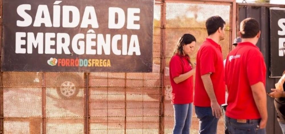 MP recomenda regularização das saídas de emergência do Forró do Sfrega