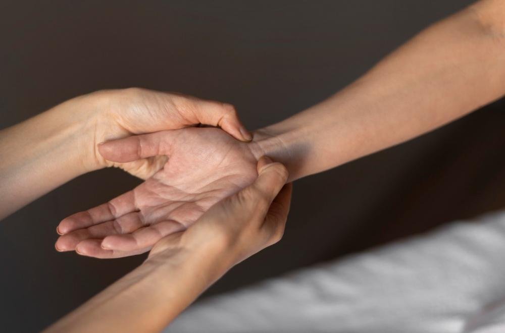 Cerca de 12 milhões de brasileiros sofrem com doenças reumatológicas, entre elas a tendinite