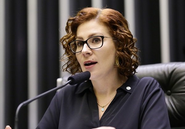 Zambelli é diagnosticada com bactéria e se afasta de atividades parlamentares