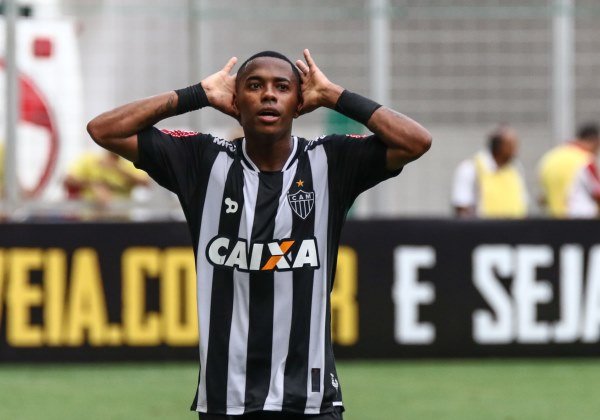 STJ dá 15 dias para Robinho contestar pedido da Justiça italiana