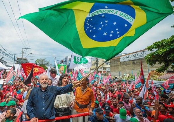 Campanha eleitoral de Lula em 2022 vai virar livro, afirma coluna