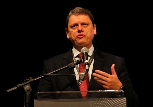 Governador de São Paulo passará por cirurgia para retirada de cálculo renal na Inglaterra