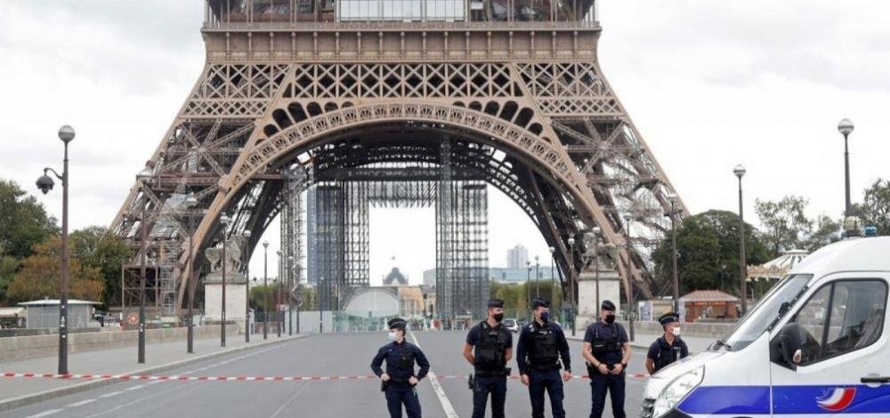 Em mais um dia de protestos na França, Torre Eiffel é fechada