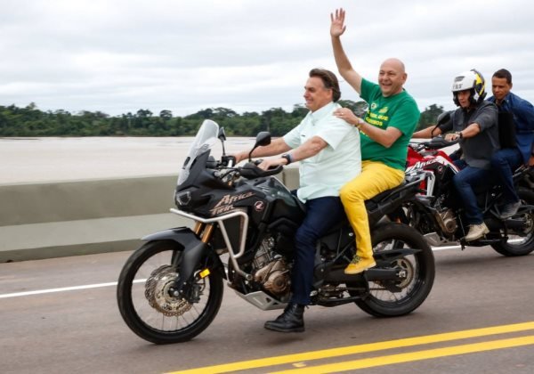 De volta ao Brasil, Bolsonaro planeja andar de moto e descansar