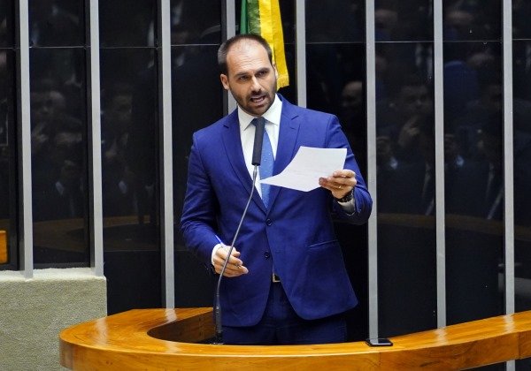 ‘Não foi crime’, diz Eduardo Bolsonaro sobre joias não declaradas apreendidas