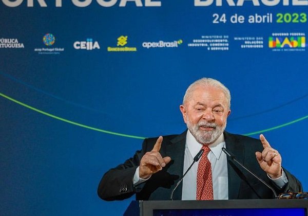 Lula anuncia política de reajuste do salário mínimo e isenção de IR